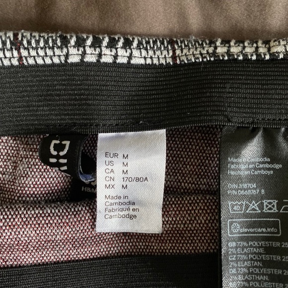 H&M checkered mini skirt - Picture 2 of 2